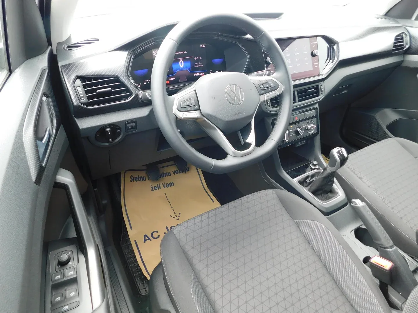 10995 volkswagen t-cross 1.0 tsi life - slika 9