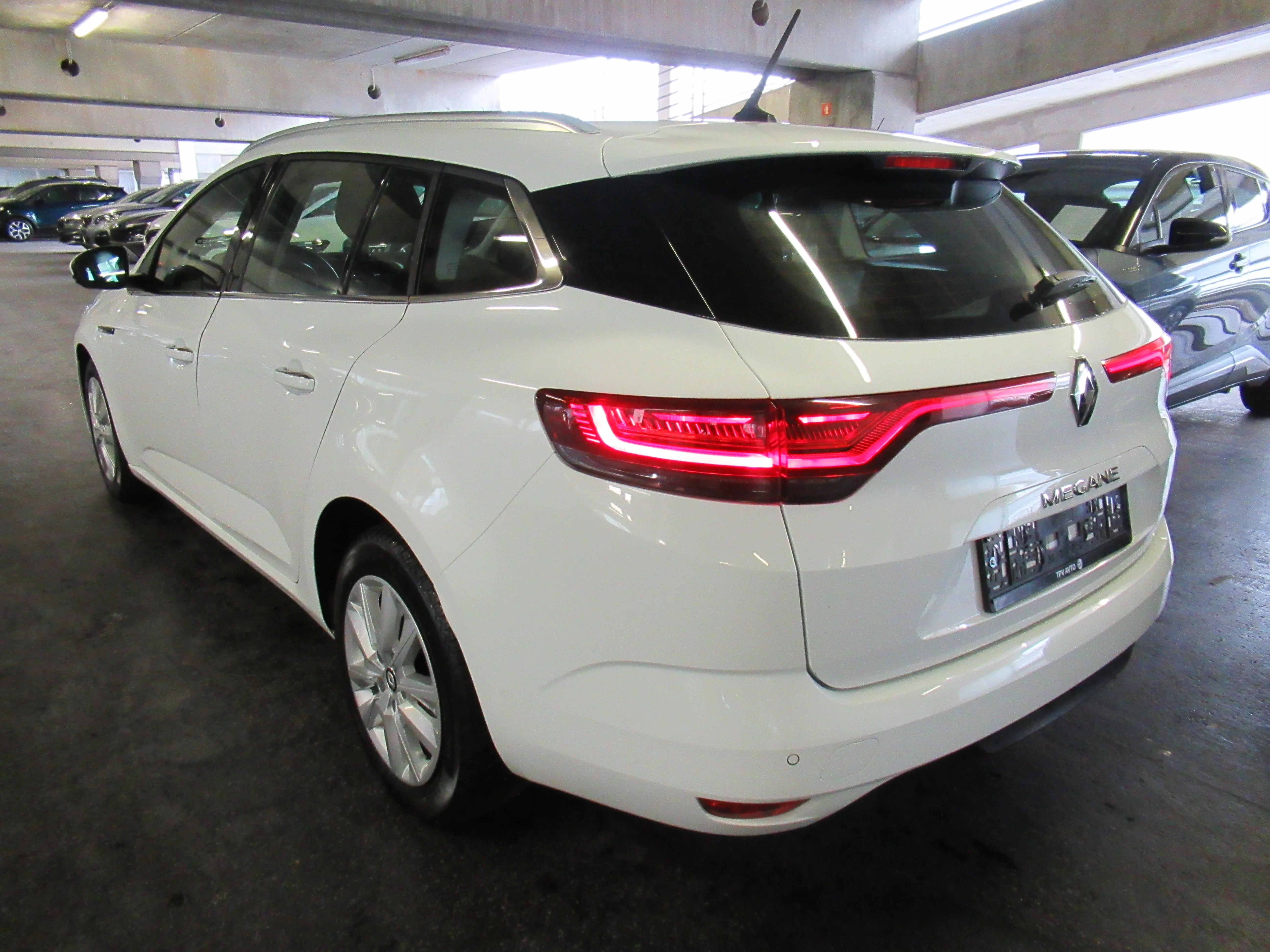 renault megane grandtour zen tce 140 edc. full led. navi. - slika 4