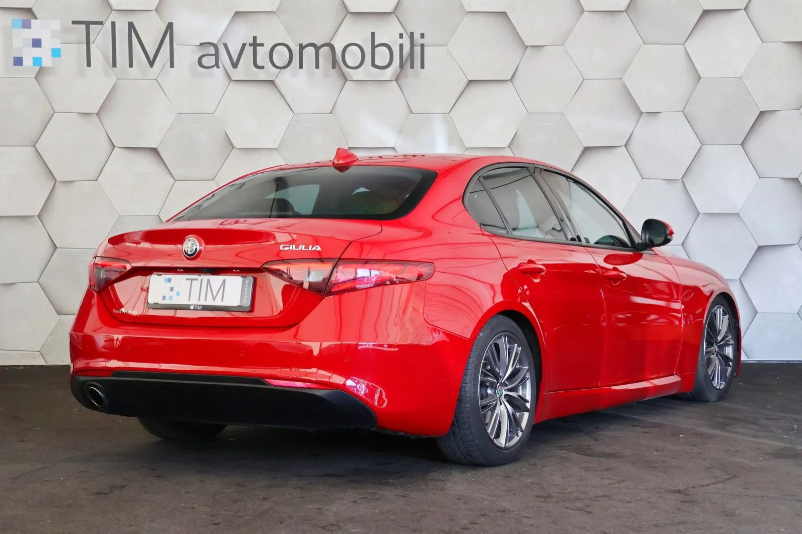 alfa romeo giulia 2.2jtdm at8 super led+biksenon navi radar - slika 3