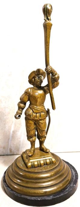 antique skulptura u bronci na postolju 1 - Zagreb