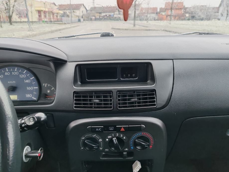daihatsu cuore 1.0 benzin 2004 god reg 25.10 .2025 - slika 12