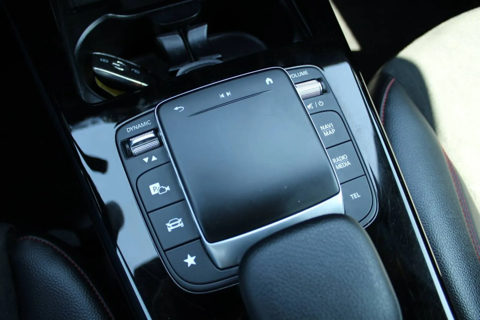 mercedes-benz klasa a 180d automatik amg *led, navigacija, kamera* - slika 17