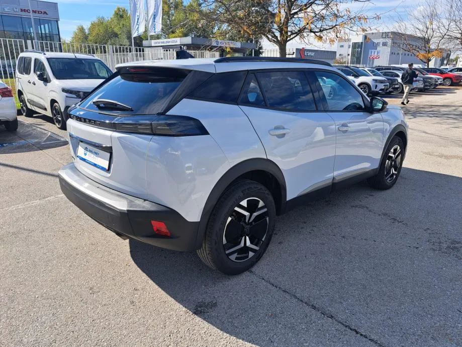 peugeot 2008 allure 1,2 puretech 100 ks - slika 5