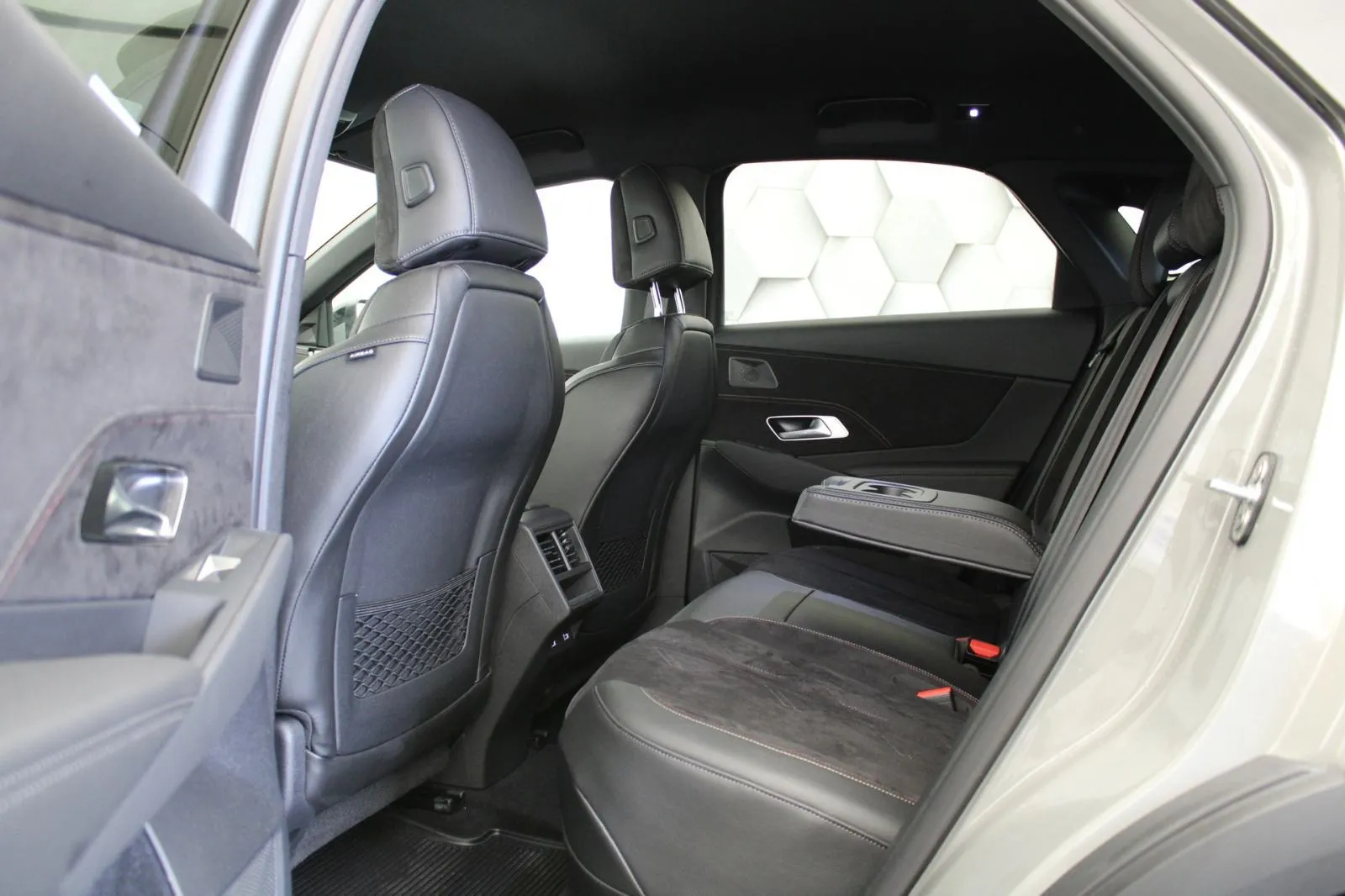 ds automobiles ds7 e-tense hybrid 300km 4x4 eat8 performance line+ - slika 10