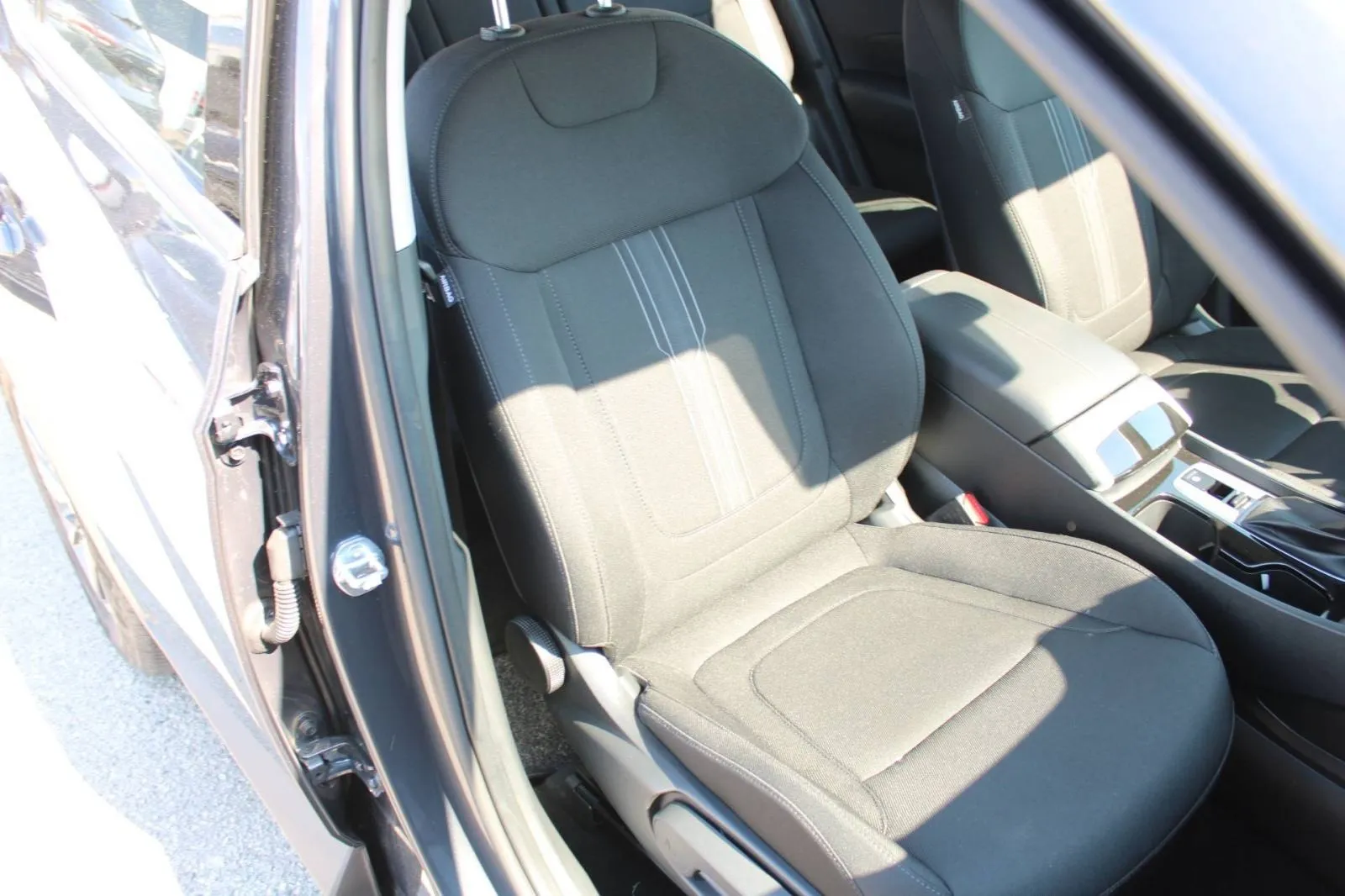hyundai tucson 1.6 crdi automatik *led, navigacija, kamera* - slika 10