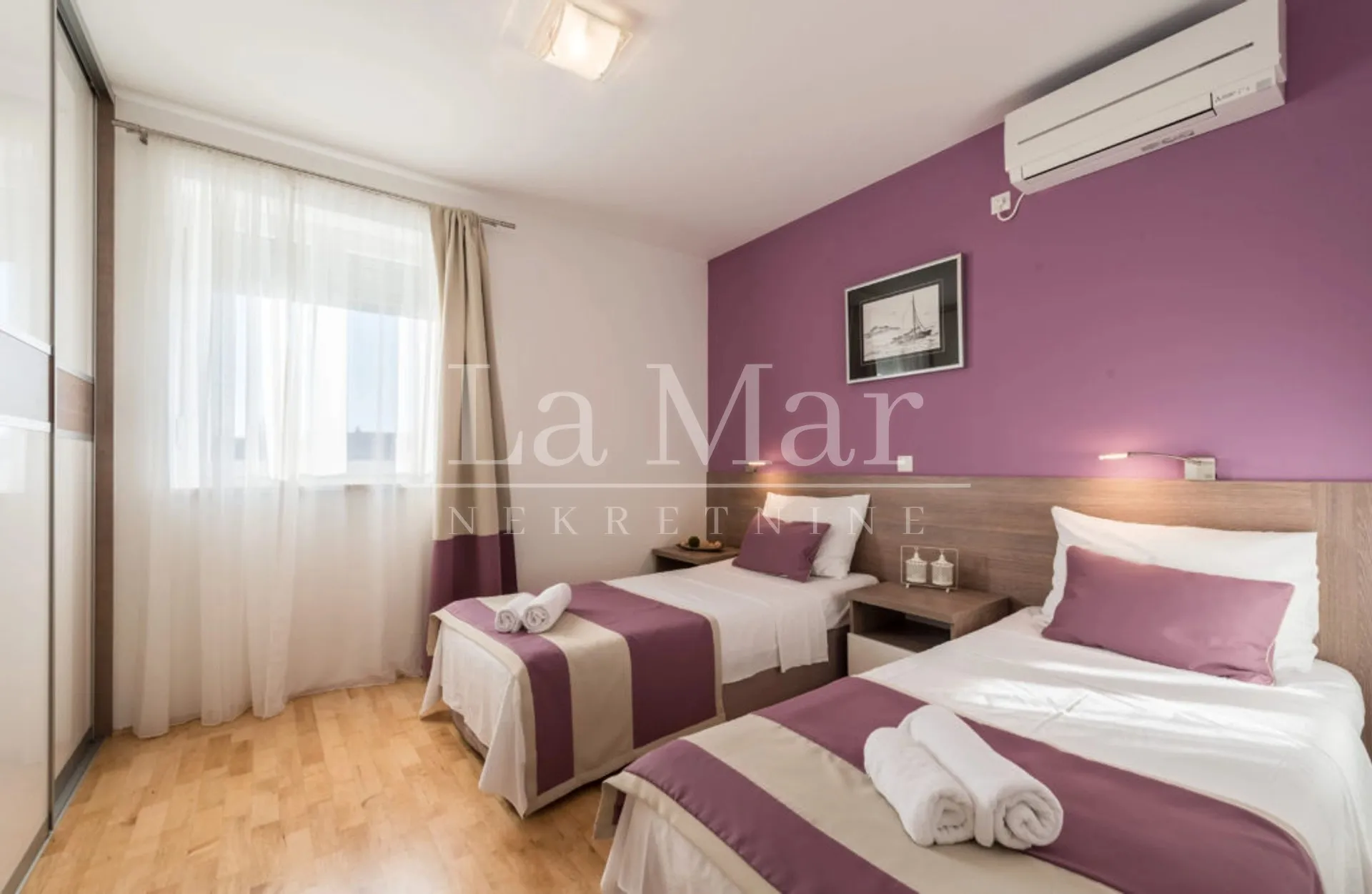 novalja- apartman prvi red do mora- e5 - 81 m2- ii. kat - slika 10