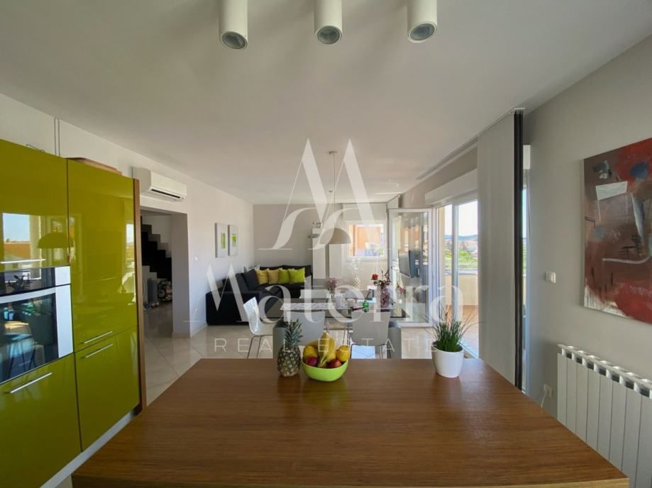 vodice, stan 81,85m2 sa 3 spavaće sobe, 1. kat, blizina centra - slika 11
