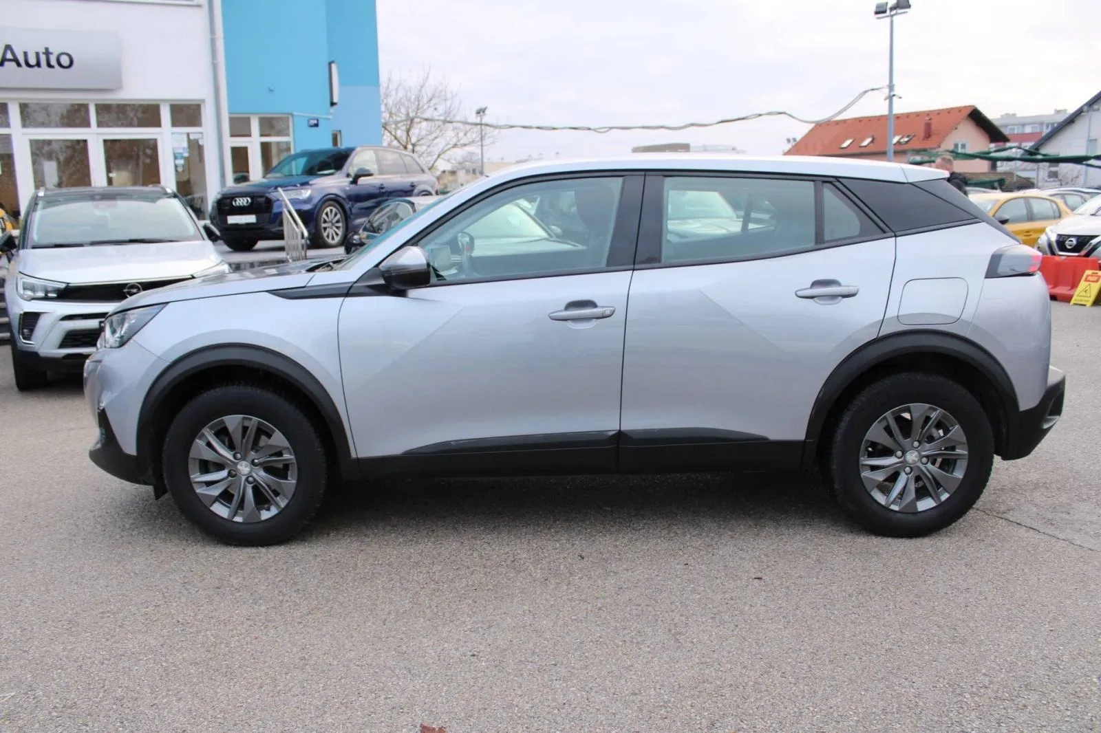 peugeot 2008 1.2 puretech automatik *led, navigacija* - slika 11