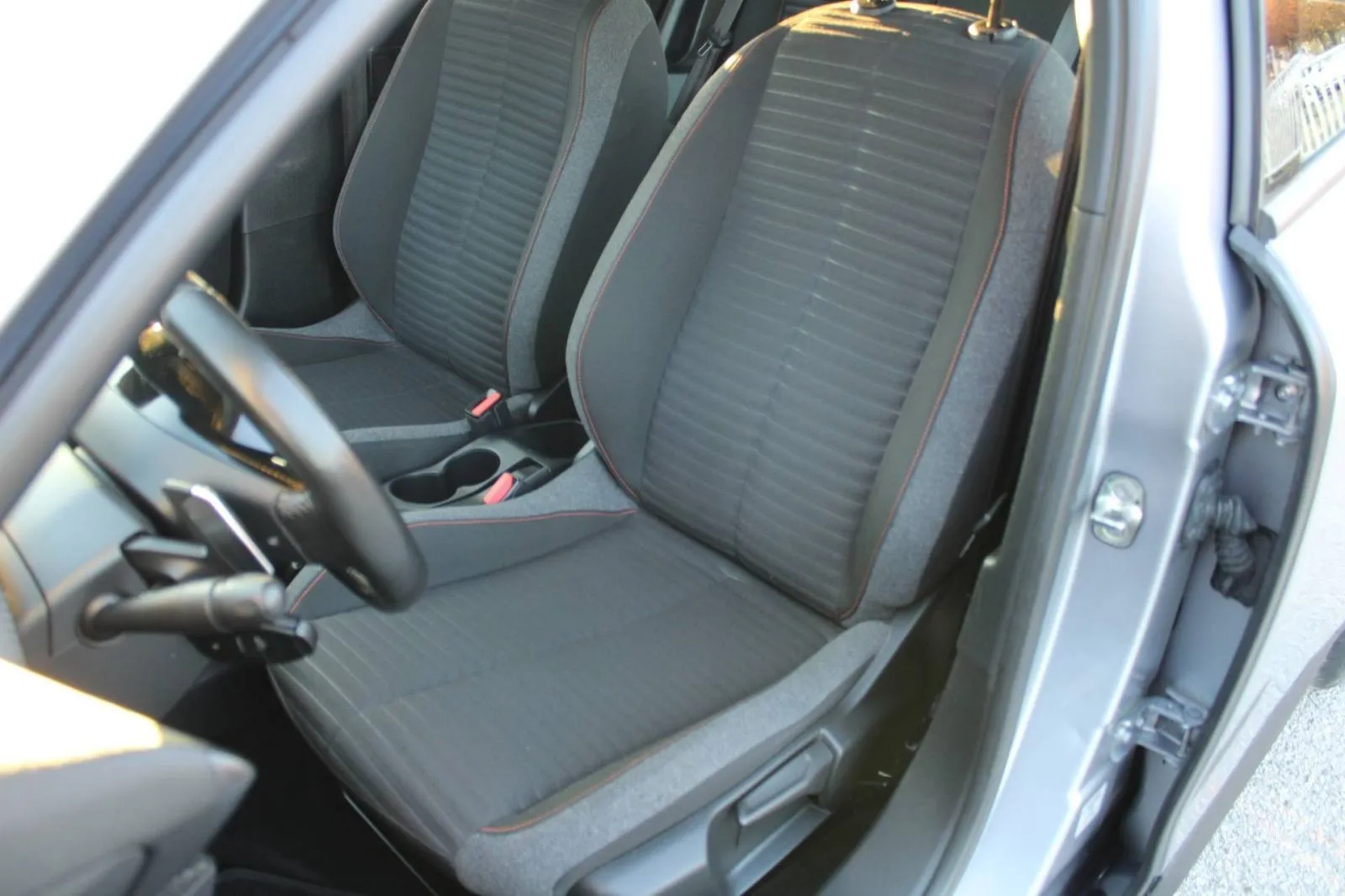 peugeot 2008 1.2 puretech automatik *led, navigacija* - slika 9