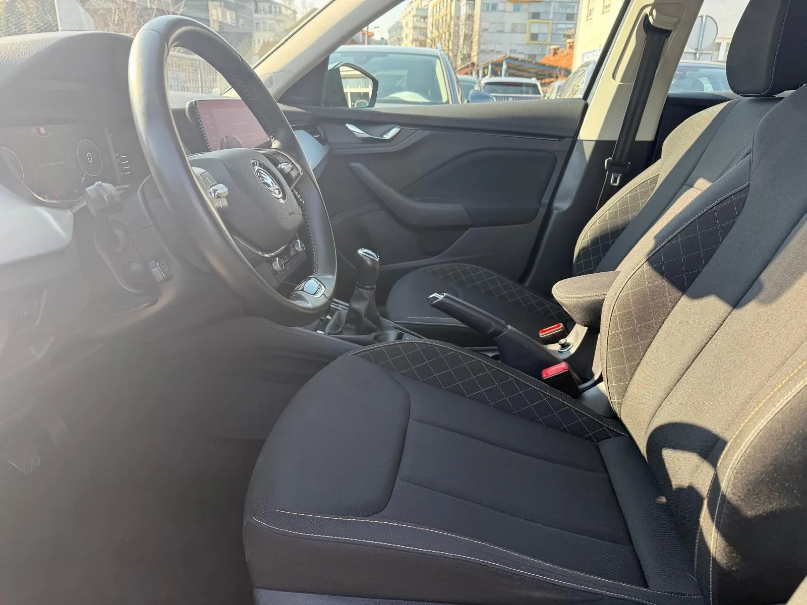 škoda kamiq 1,0 tsi, pdc, navi, tempomat, 4x garancija!!! - slika 9