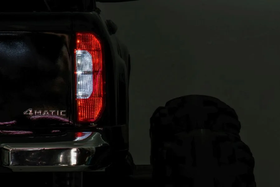 licencirani auto na akumulator mercedes dk-mt950 4x4 - crni/lakirani - slika 5