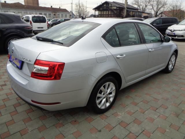 škoda octavia 2,0 tdi dsg style; 150 ks; hr auto; automatik; u pdv-u - slika 5