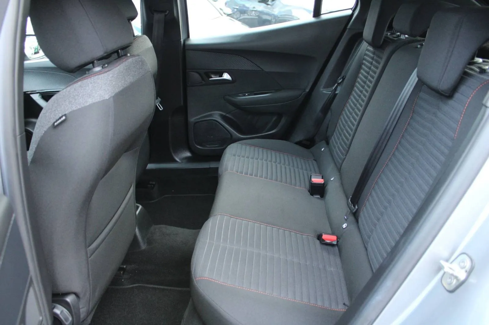 peugeot 2008 1.2 puretech automatik *led, navigacija* - slika 13