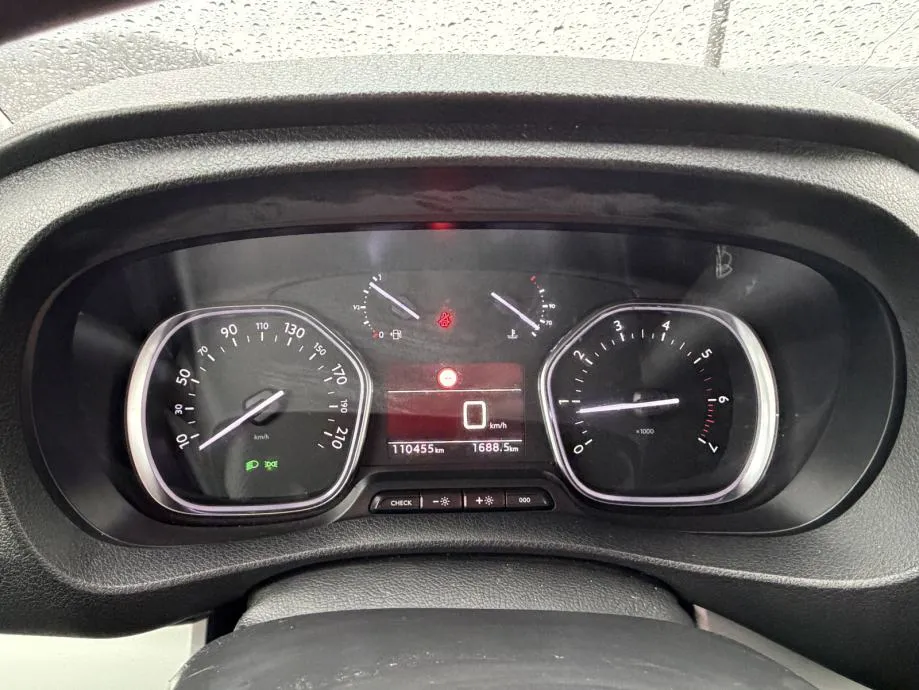 citroën spacetourer 1,5 hdi - slika 13