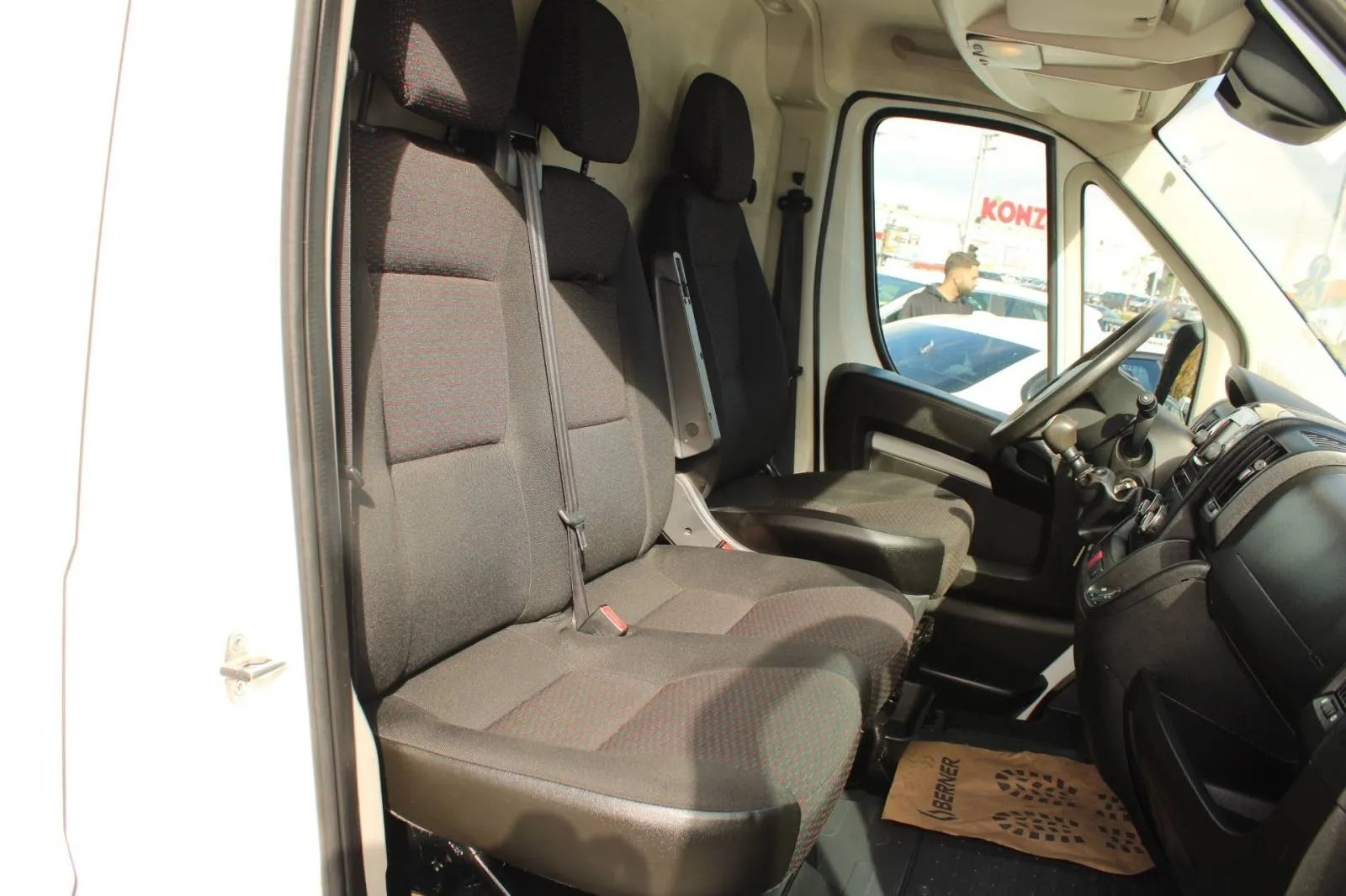 peugeot boxer 2.2 hdi l2h2 *navigacija, kamera*, 2020 god. - slika 14