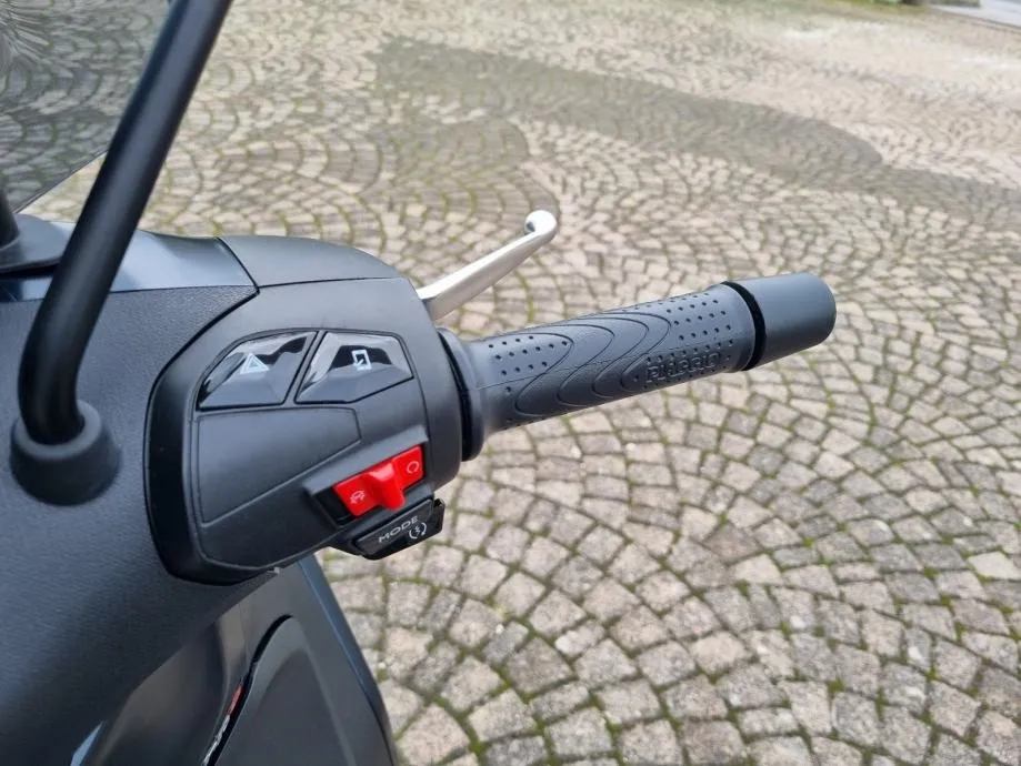 piaggio beverly 300 s hpe abs tcs, a2 kategorija, s garancijom, 2022 - slika 17