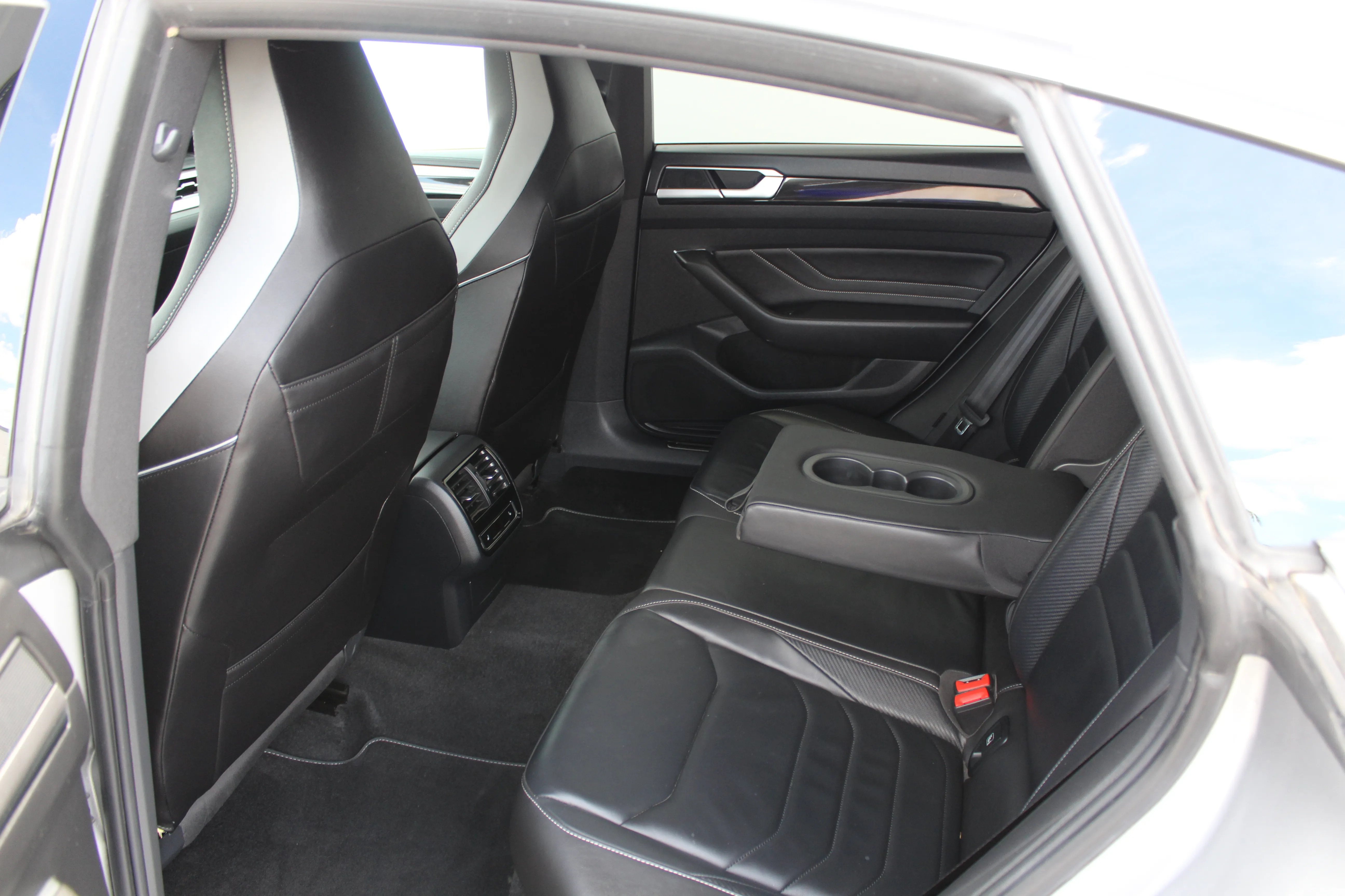 13218 volkswagen arteon 1.4 tsi ehybrid dsg r-line - slika 11