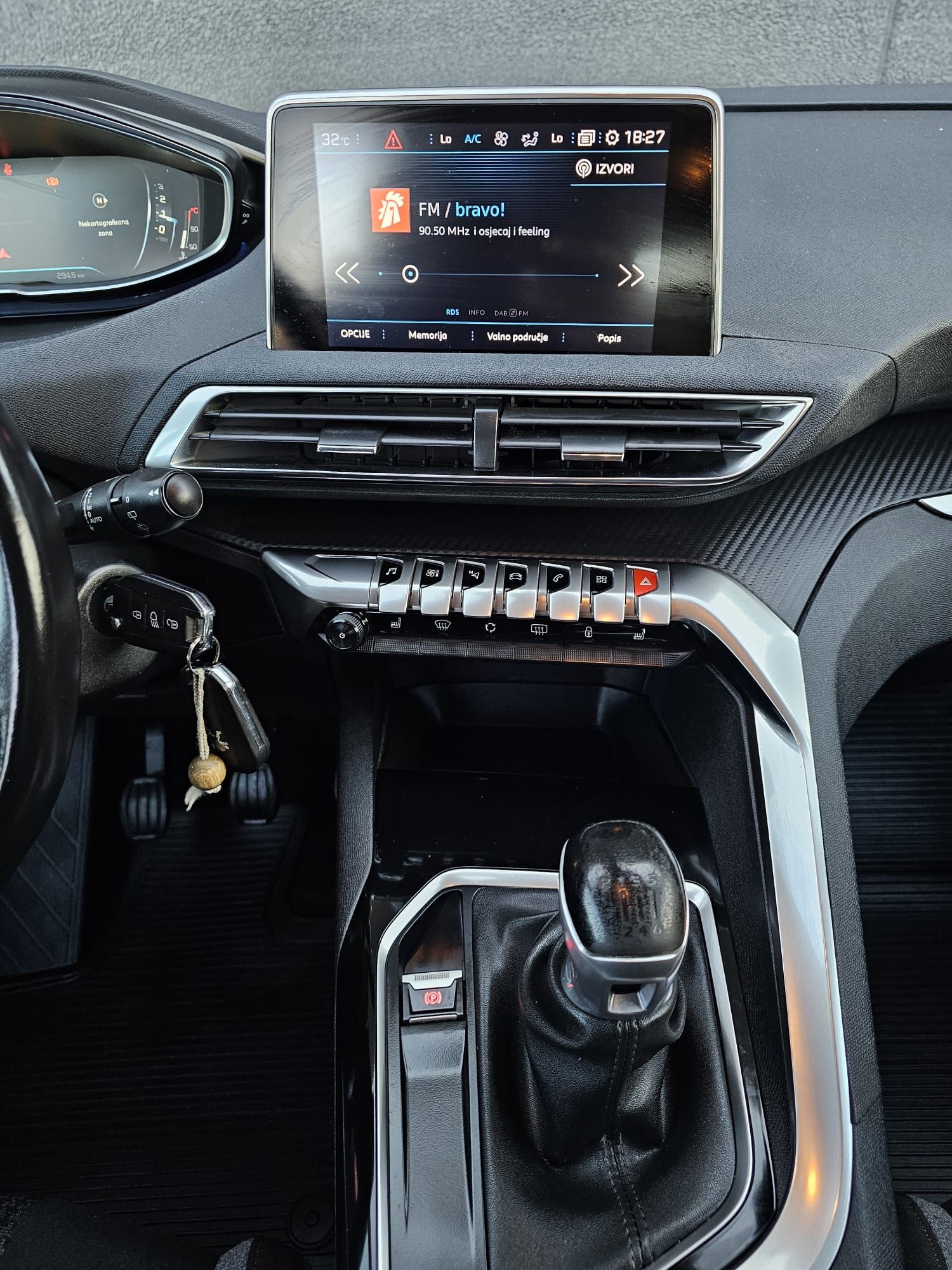 peugeot 3008 1,2 , 164000 km 2017g. - slika 10