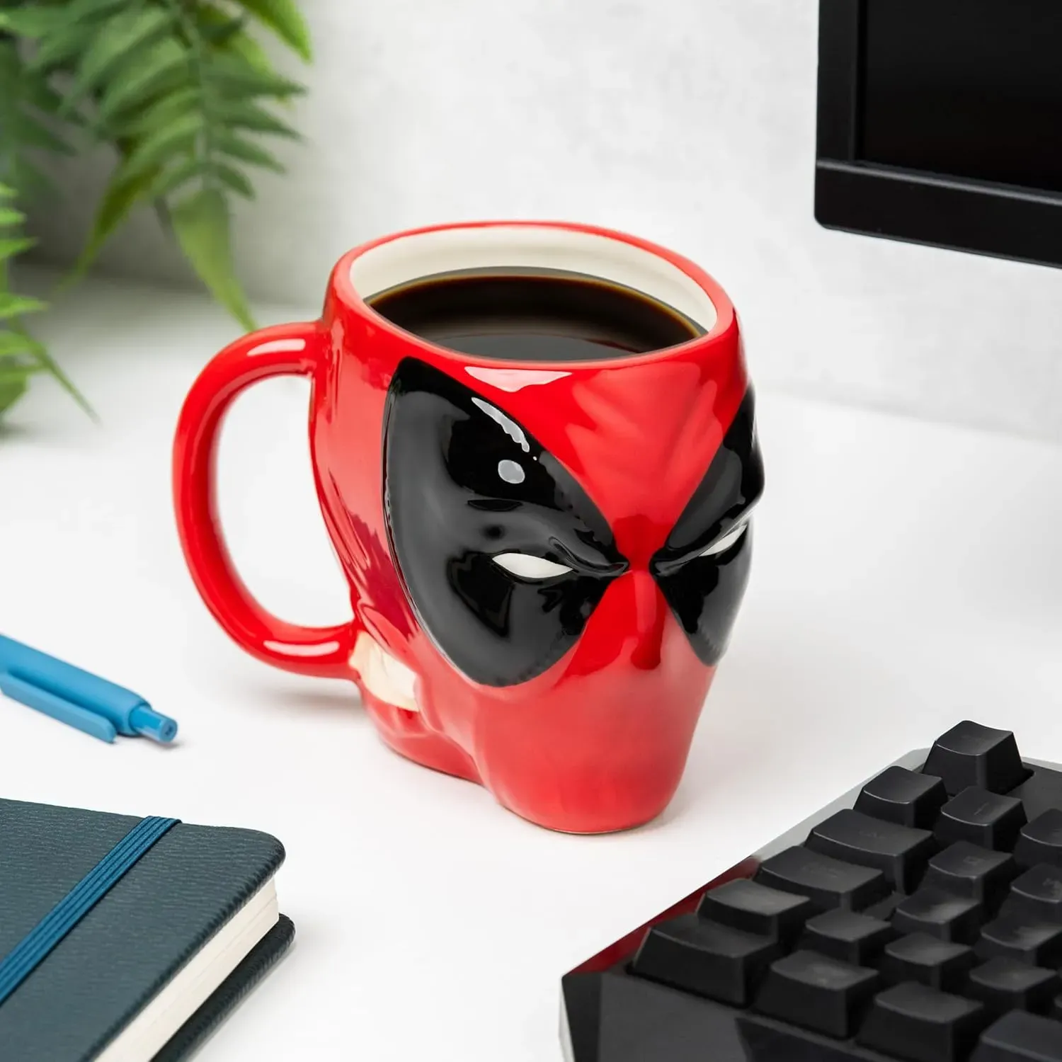 paladone deadpool 3d šalica, 350 ml - slika 2