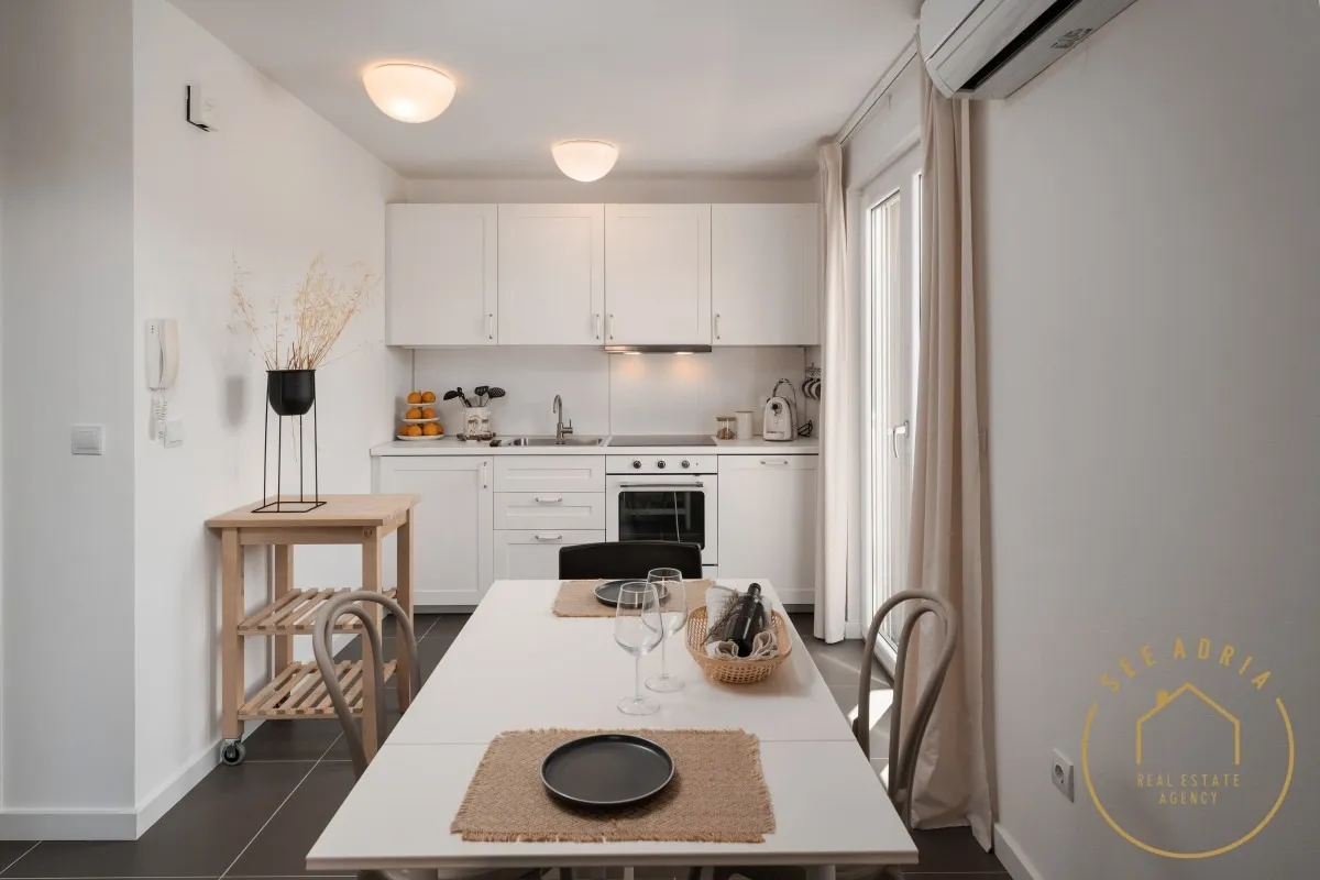 kuća sa apartmanima na odličnoj lokaciji - slika 27