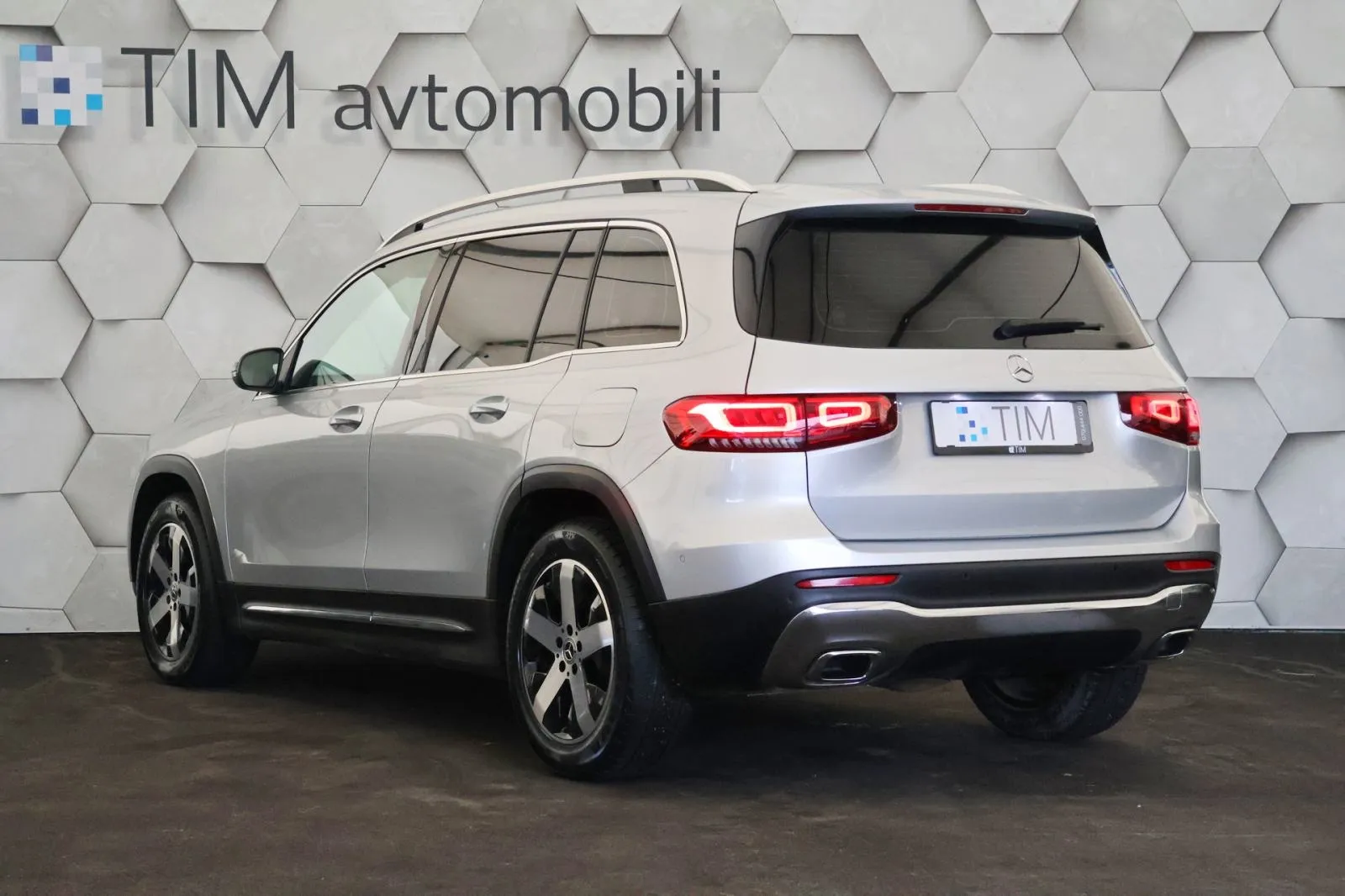 mercedes-benz glb 220d 8g-dct progressive 191km full led navi - slika 4