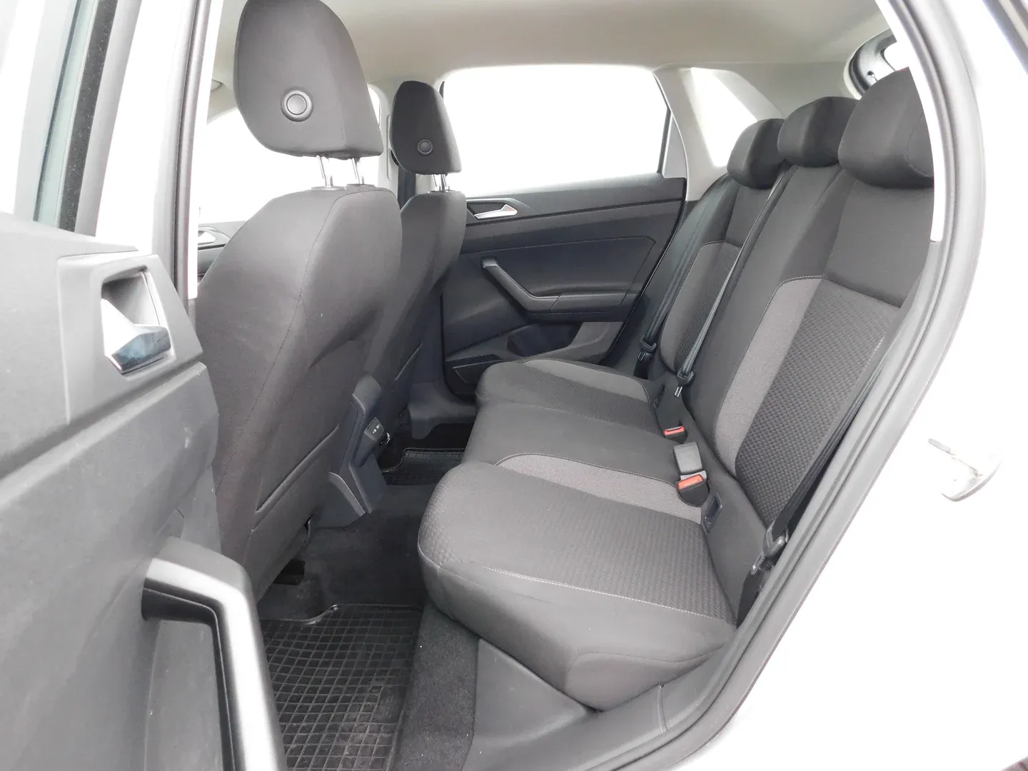 10166 volkswagen polo 1.0 tsi life - slika 11