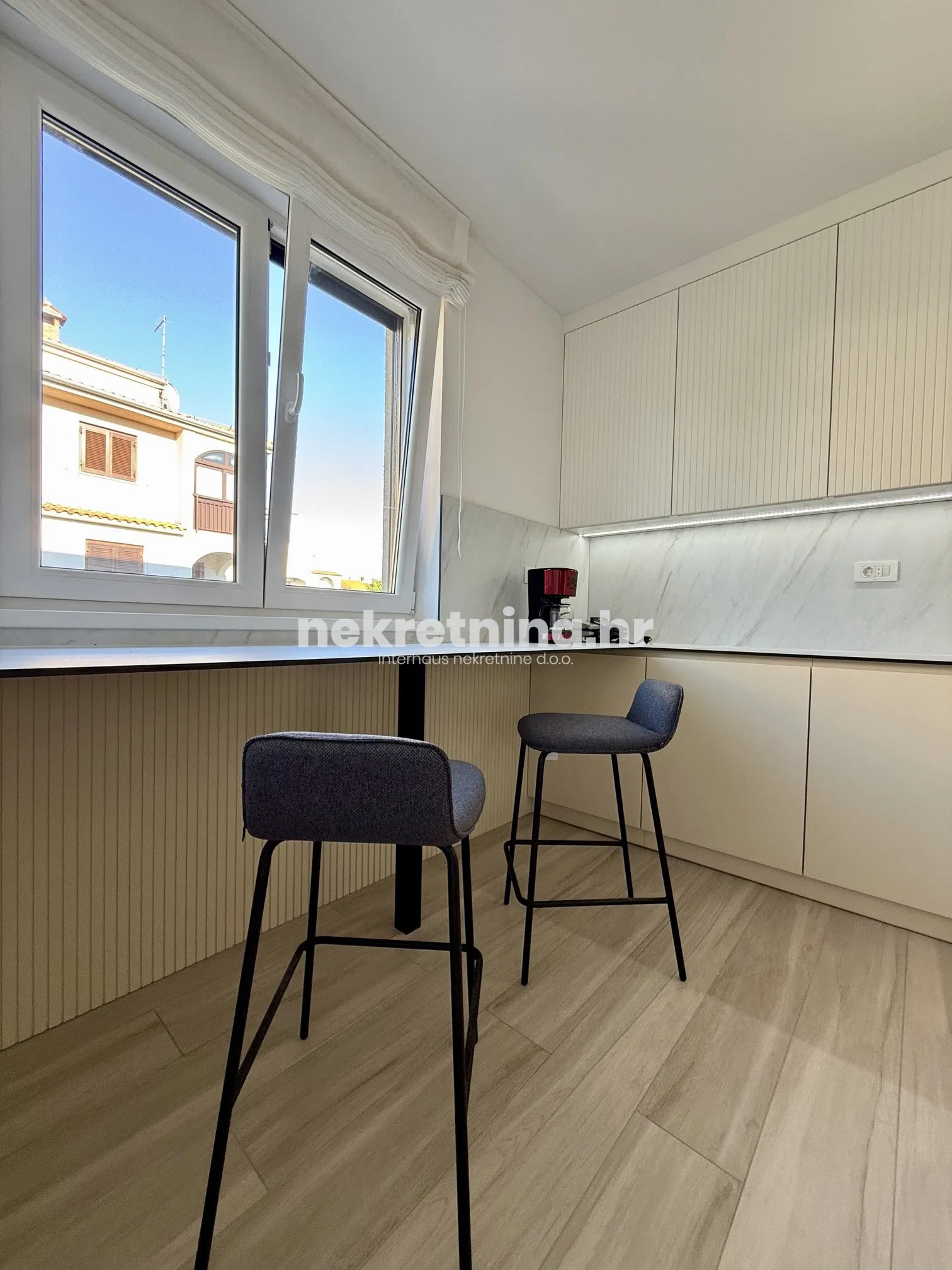 prodaja - trosobni stan: poreč, 105m2 + spremište 30m2, novogradnja - slika 8