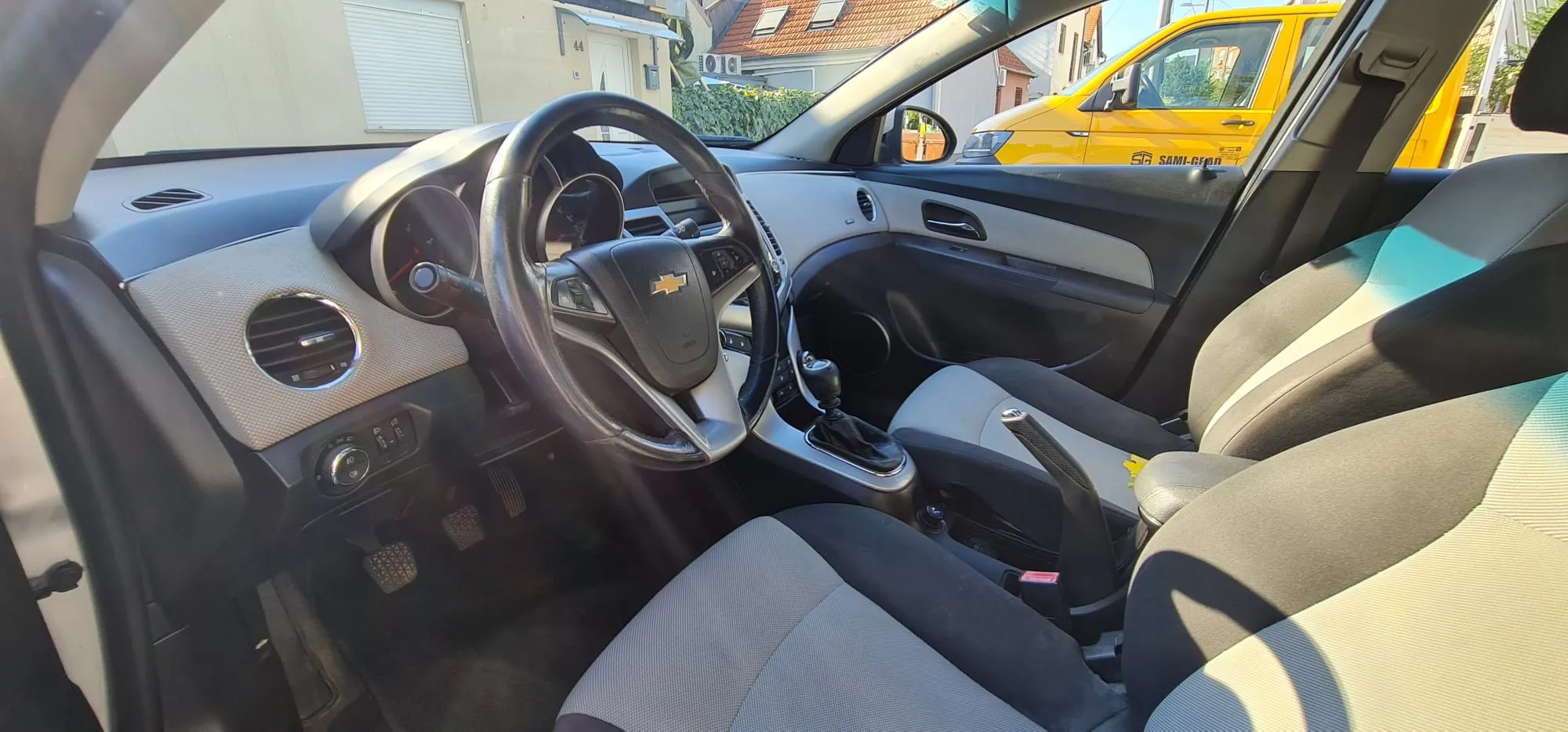 prodajem chevrolet cruze - slika 8