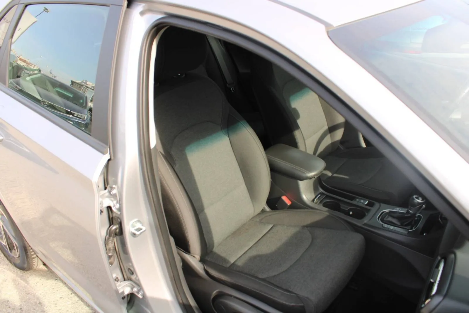 hyundai i30 1.6 crdi automatik *led, navigacija, kamera* - slika 11