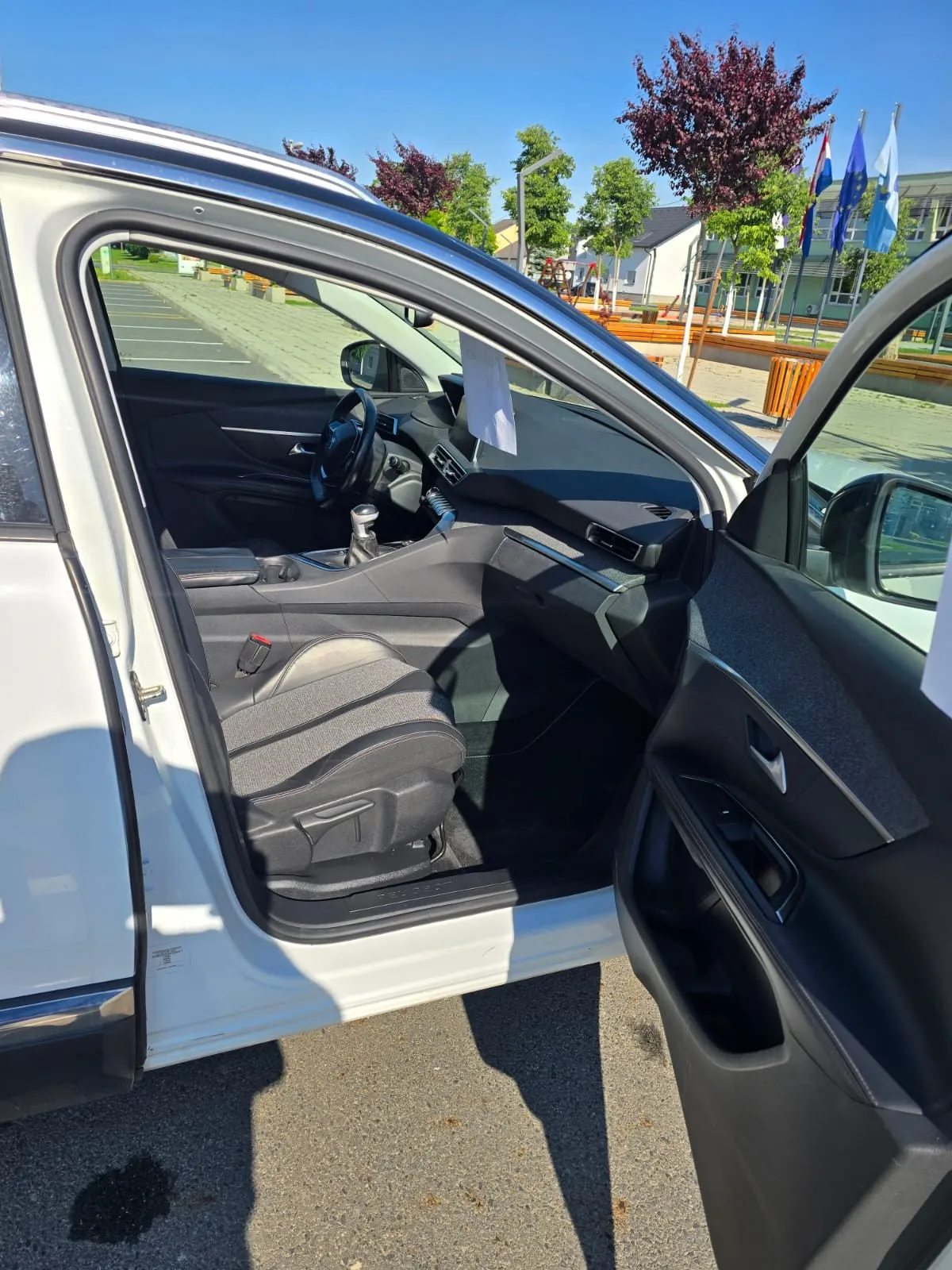 peugeot 5008 1.6 bluehdi - slika 9