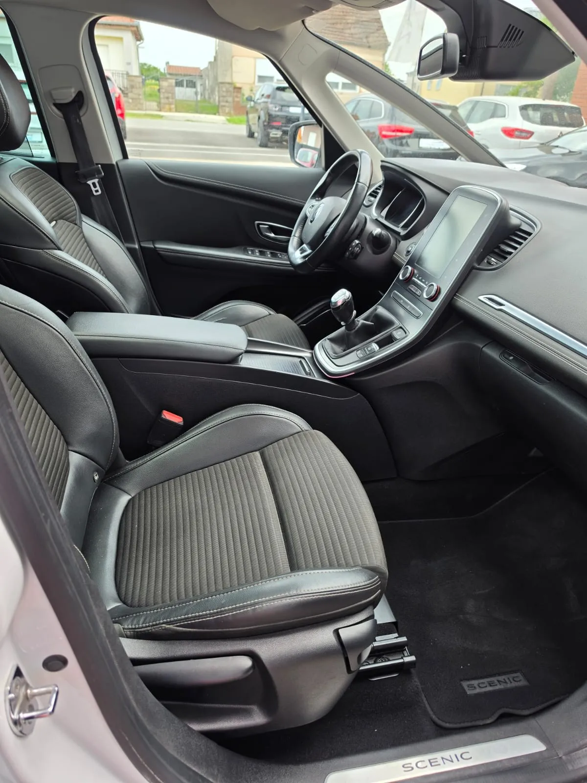 renault grand scenic 1.5dci 2018 - slika 11