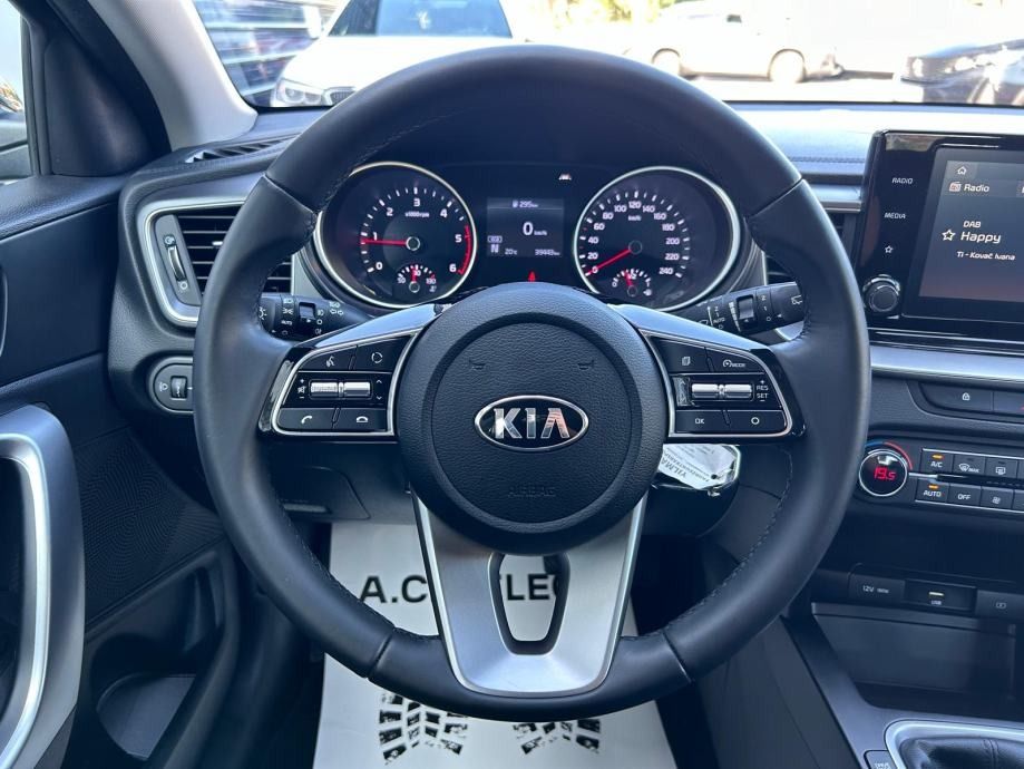 kia ceed 1.6 crdi - 2021 - 39.000km - 1. vlasnik - reg 1 god ! - slika 17