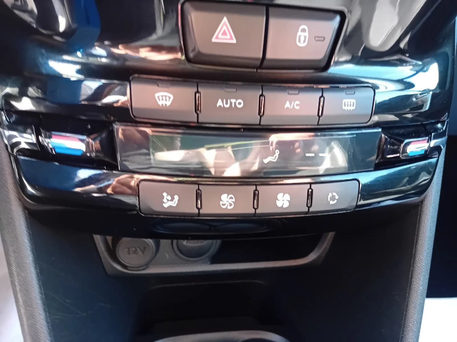 peugeot 2008 1,5 bluehdi,do 2 godine jamstva,u sustavu pdv-a. - slika 10