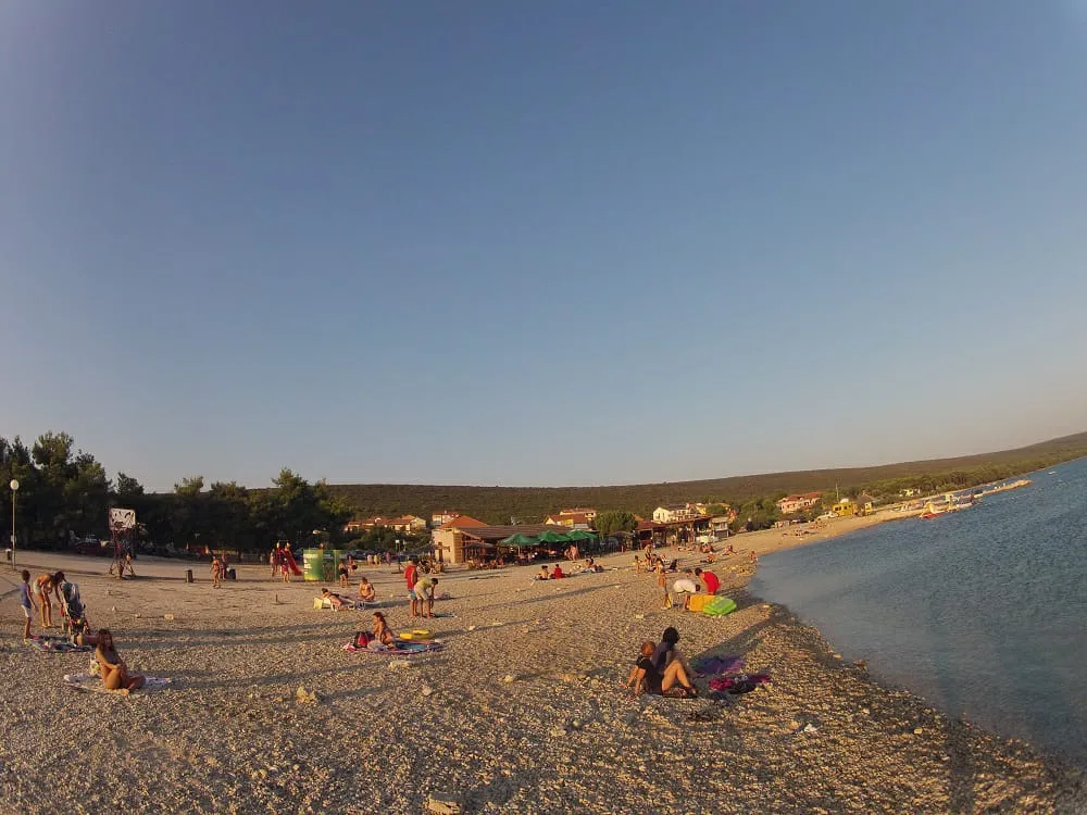 app 4+1 od 49 eura u prizemlju sa velikom terasom ,od plaže 100 metara - slika 26