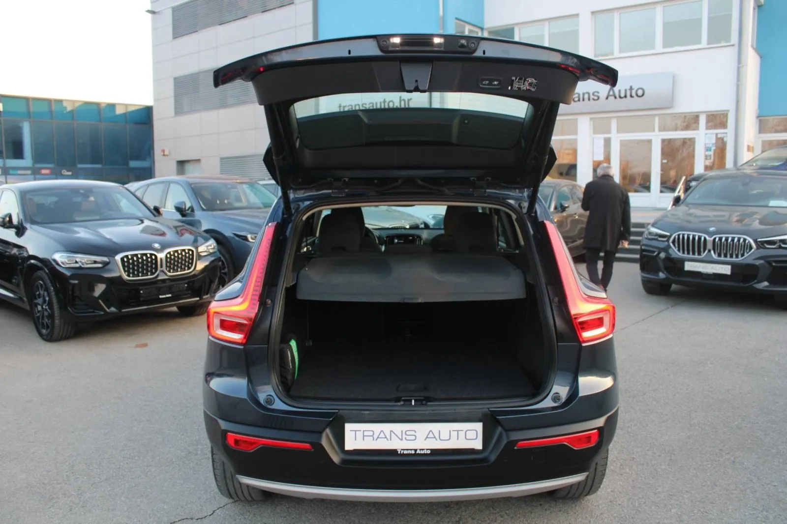 volvo xc40 t5 plug-in hybrid automatik *led, navigacija, kamera* - slika 10