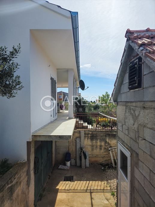 vodice - kuća s okućnicom! (prodaja) - slika 28
