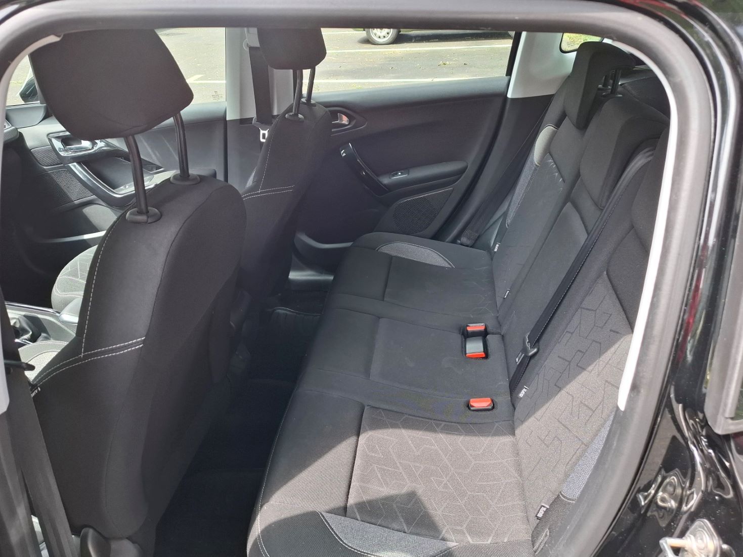 peugeot 2008 1.2 active, 2019. godište, 1.2 benzin - slika 7