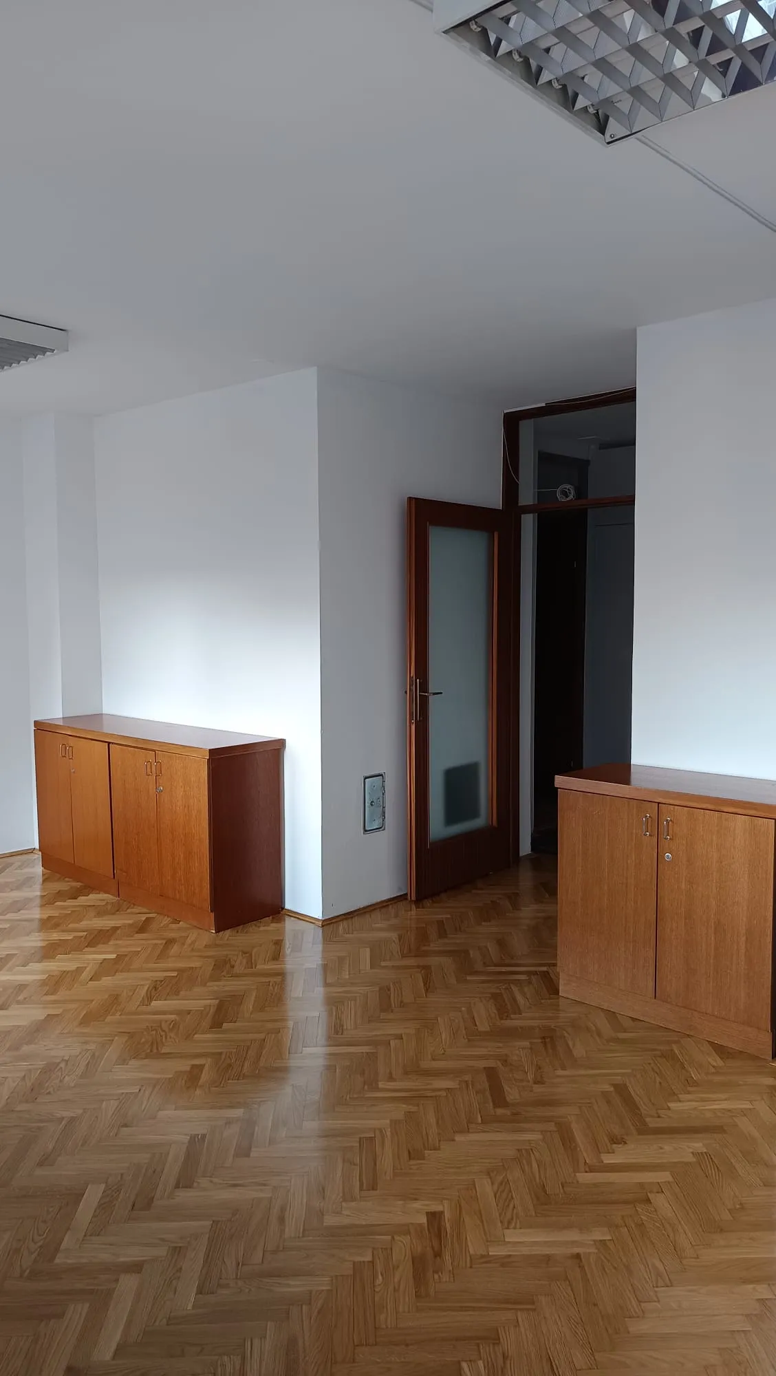 trnje-vrbik; iznajmljuje se poslovni prostor u zgradi na 2. katu - slika 6