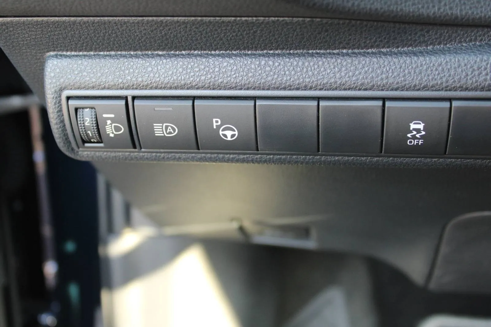 toyota corolla 1.8 hybrid automatik *navigacija,kamera* - slika 18