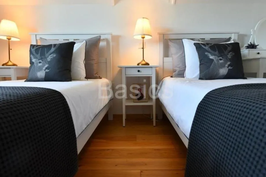 lika -saborsko - turističko imanje, zemljište 2290 m2, dva objekta - slika 23