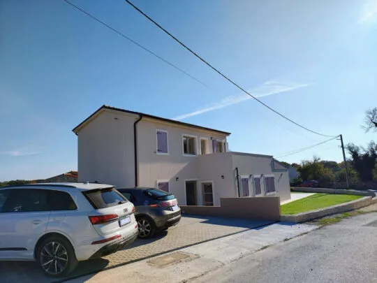 moderna vila s bazenom u blizini plaže marčana - slika 19