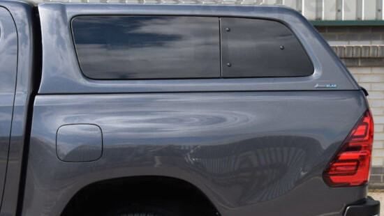 krov sa pop-out prozorima aeroklas za toyota hilux - slika 2