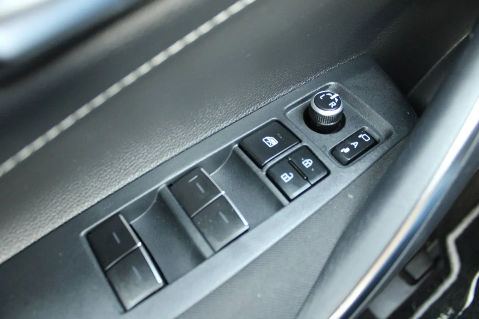 toyota corolla 1.8 hybrid automatik *led, kamera* - slika 13