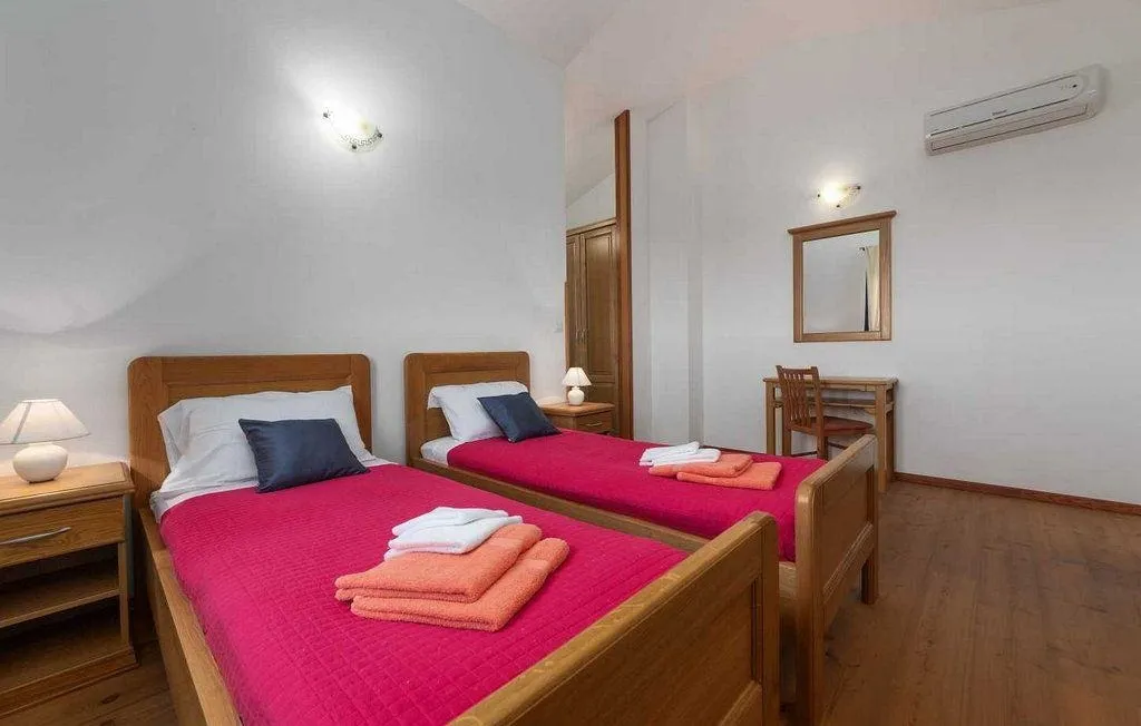 poreč okolica-šarmantna kamena vila sa bazenom na prodaji (prodaja) - slika 2