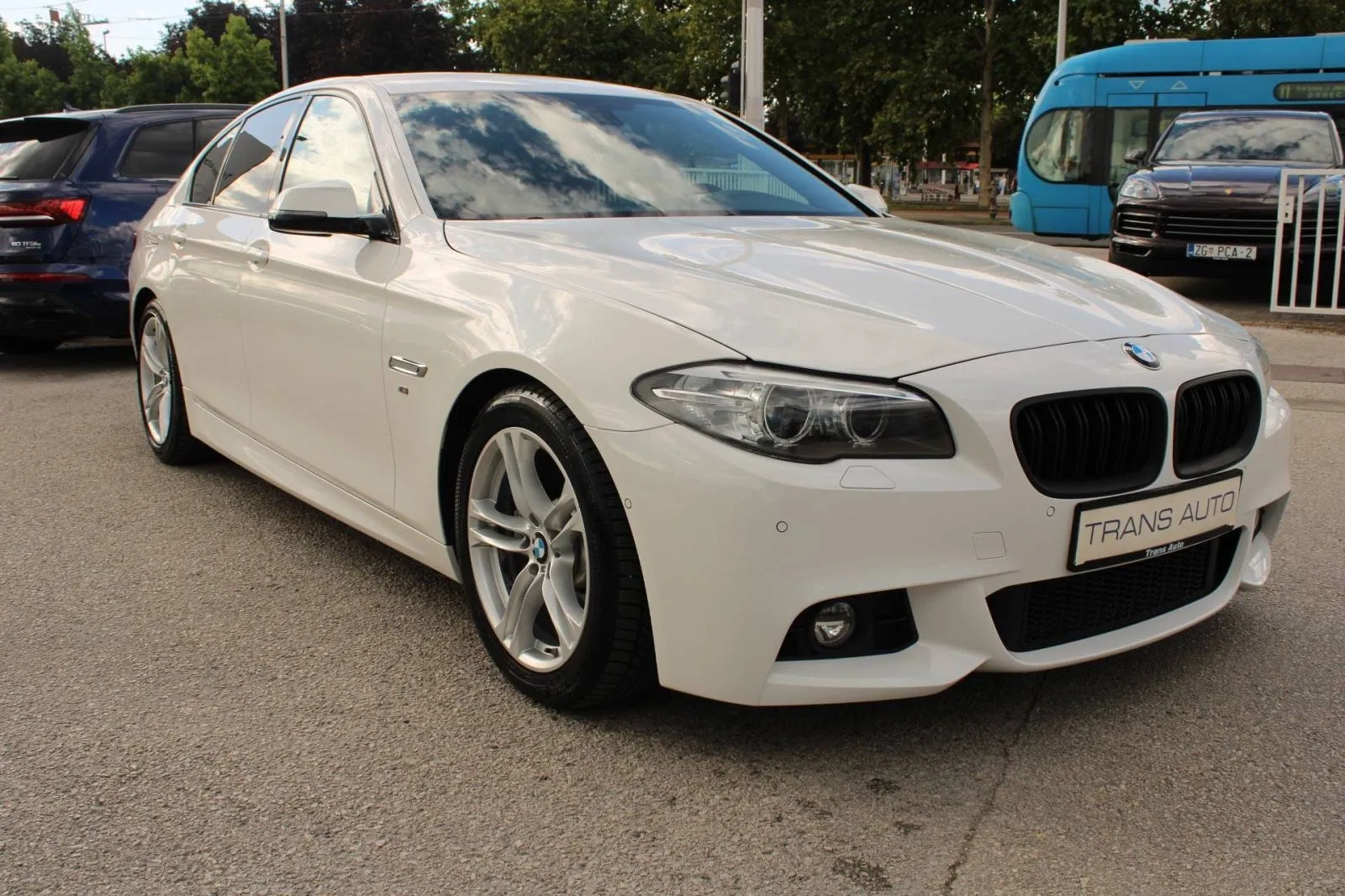 bmw serija 5 520d automatik m-paket *navigacija* - slika 2
