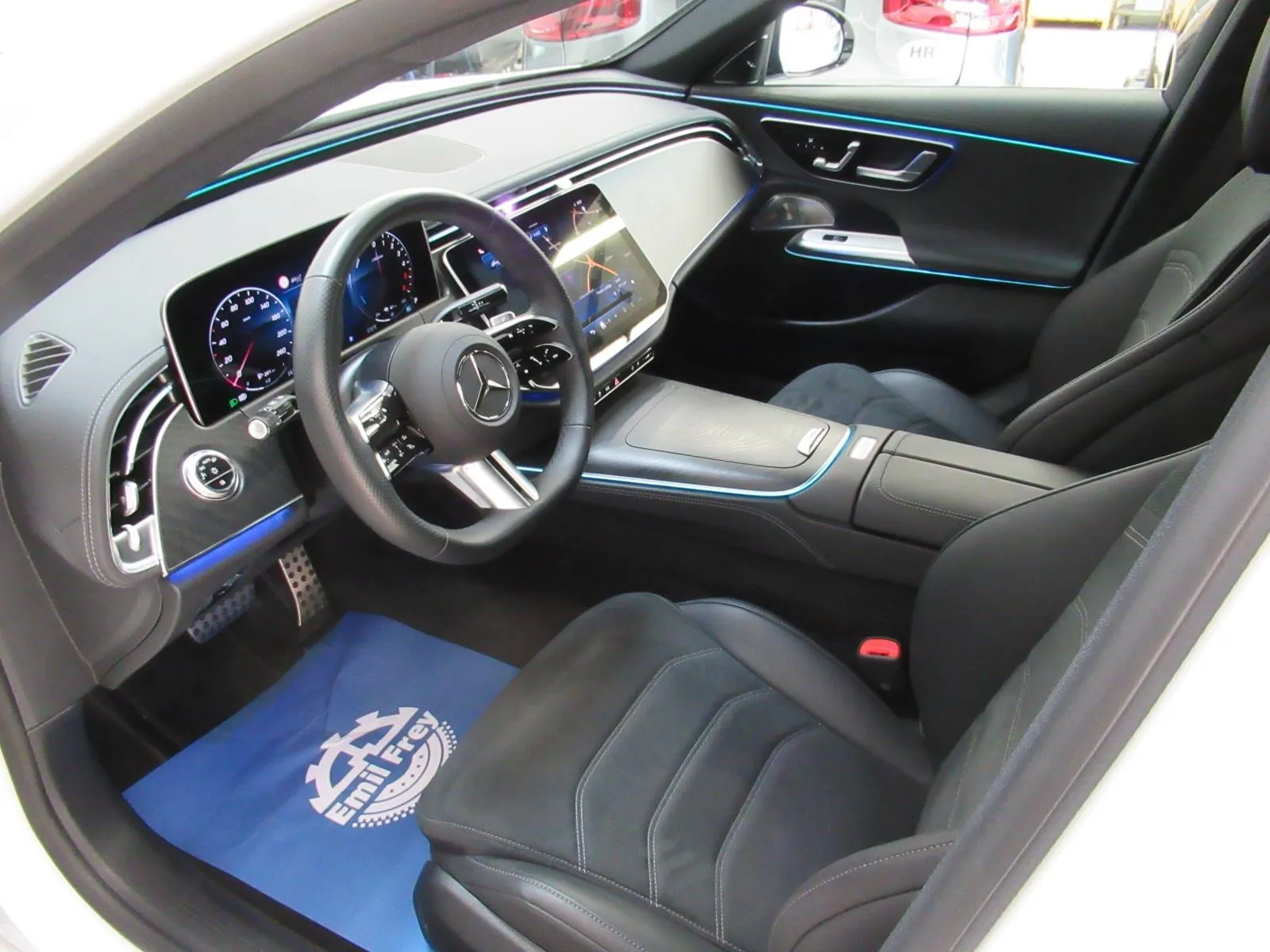 mercedes-benz e-klasa 300 de amg line/night/360°/digital/burmester/dc - slika 18