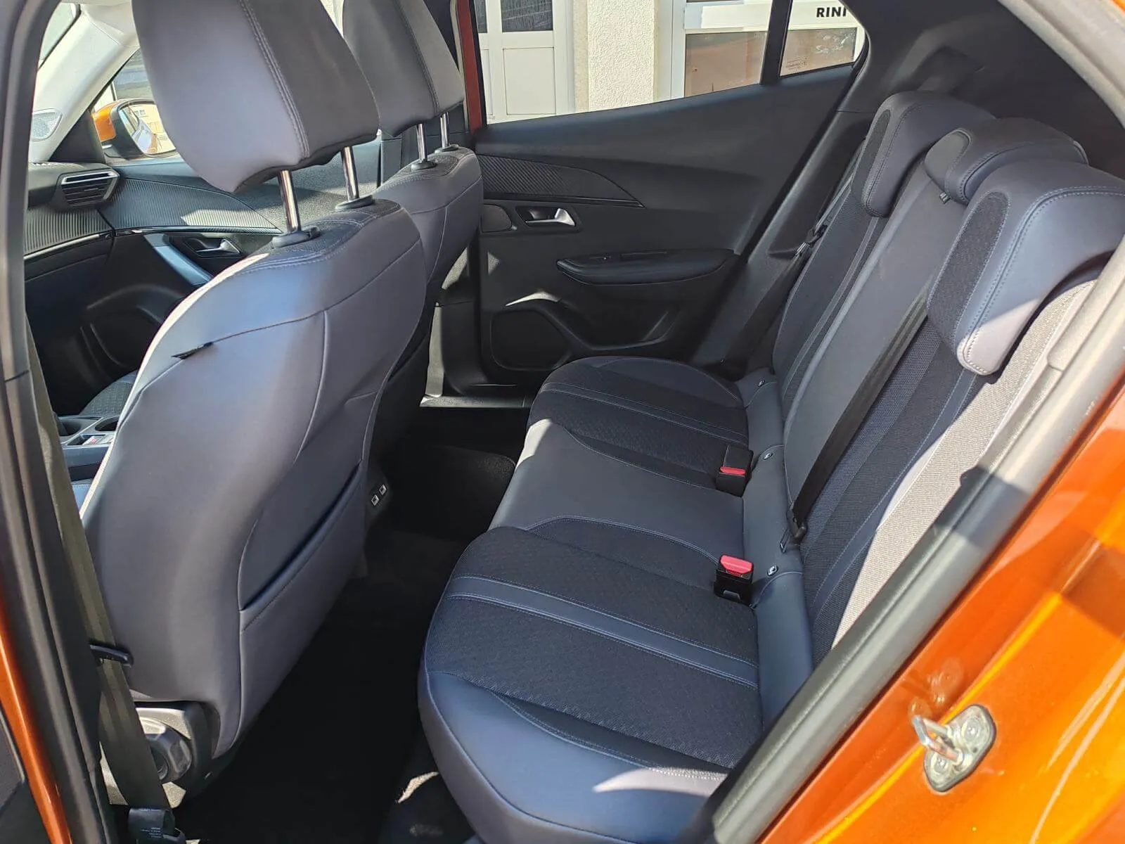peugeot 2008 1,2 puretech - slika 11