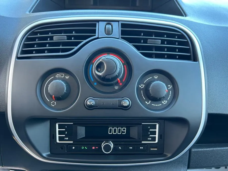 renault kangoo maxi 1.5 dci -140000km - model 2022 - slika 19