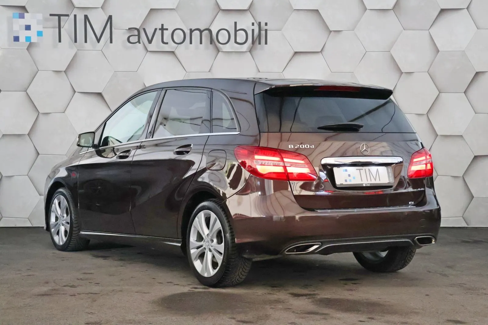 mercedes-benz b 200d 7g-dct urban 136km full led navi kamera - slika 4