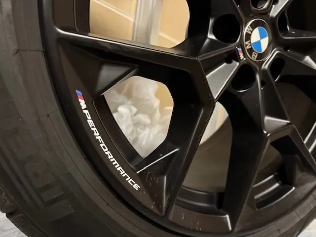 ima sve ! bmw 550e m 489ks-4x4-i-2025 proč.opis - slika 6